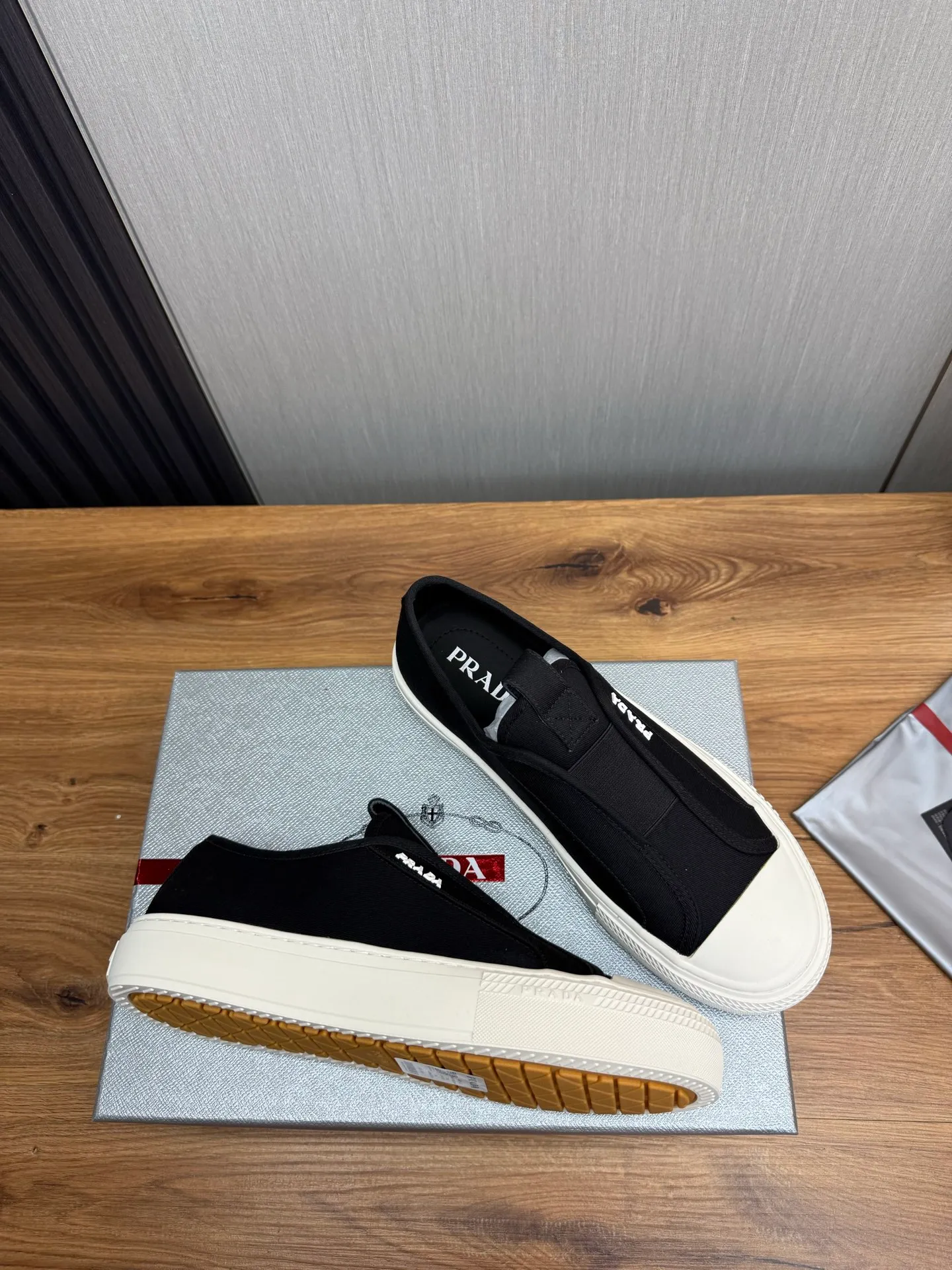 Men's shoes 560💰 [PRADA] Popular canvas shoes in the men's shoe counter, synchronized with the official website, 1 high-quality shipment ✔️Original canvas + cowhide lining, 1🆚1 replica, original sole, 38-45 (45 customized, non-refundable)
